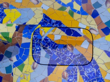 Seat Leon ukryty pod barcelońską mozaiką